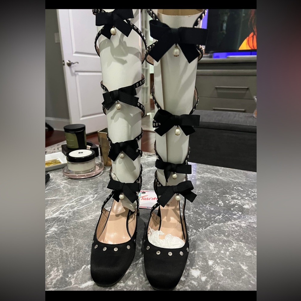 Gucci stunning knee high sandals